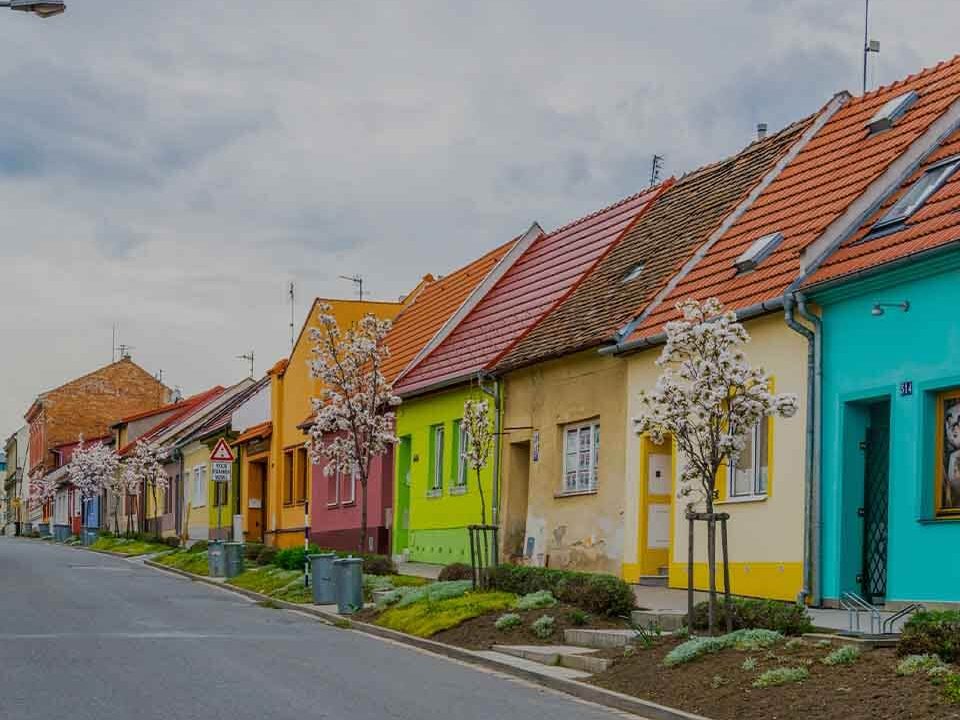 Barevné fasády řadových domů